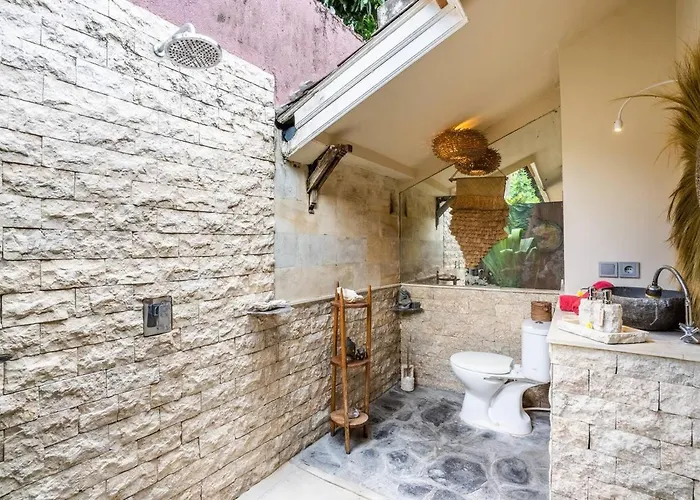 Cc- Cosy 2bdrs - Enclosed And Open Living Area Seminyak