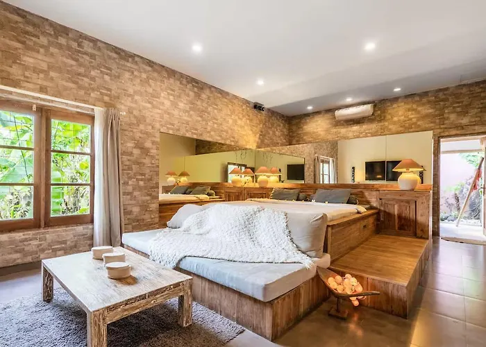 Cc- Cosy 2bdrs - Enclosed And Open Living Area