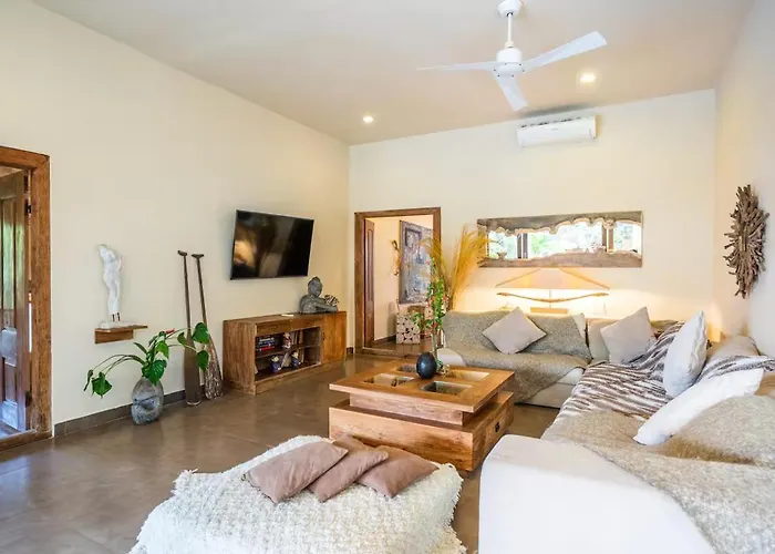 Cc- Cosy 2bdrs - Enclosed And Open Living Area *
